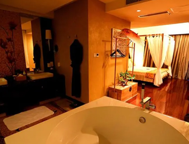 武汉养生会所的黄昏恋：当爱情遇上八十岁